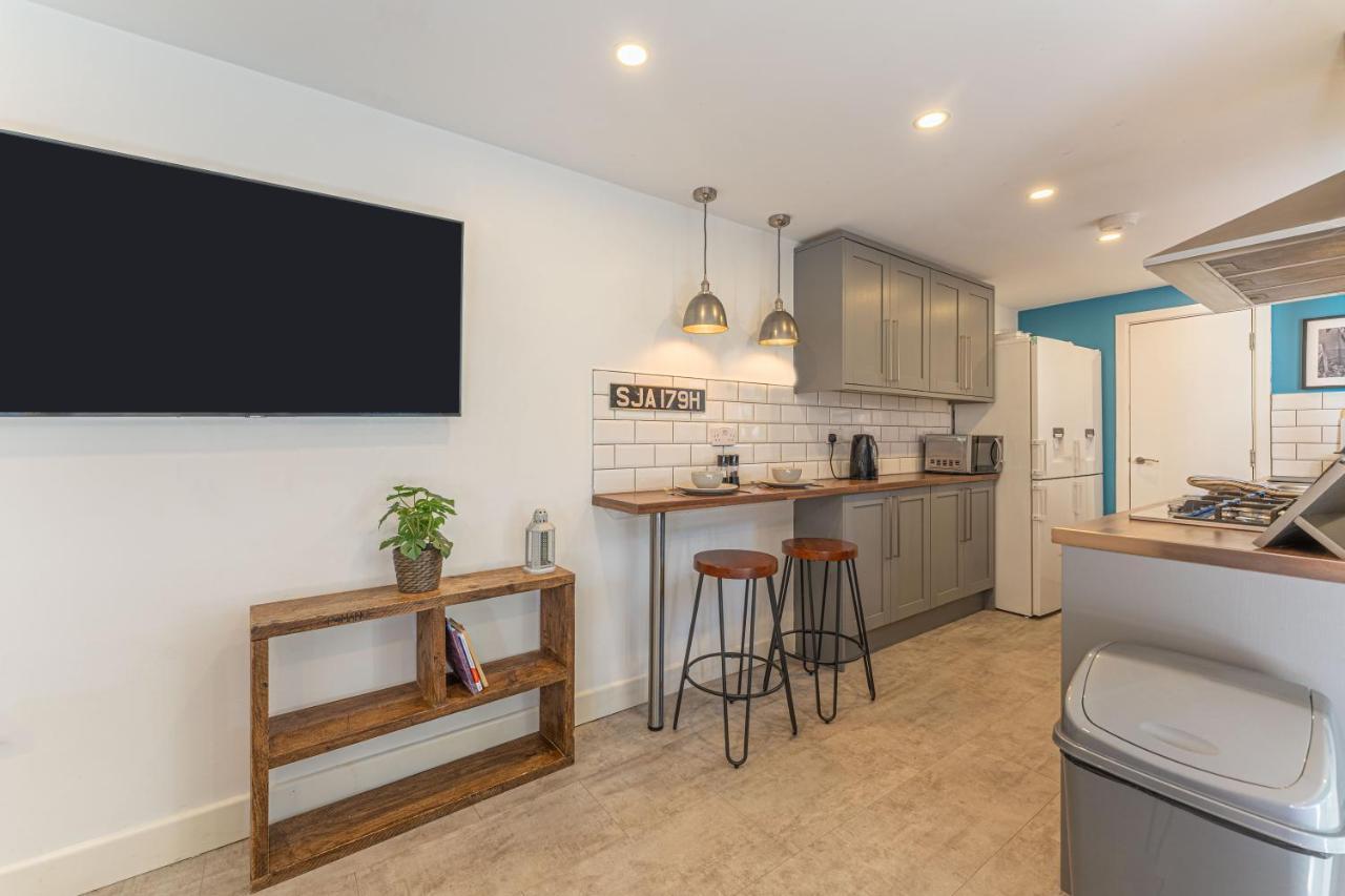 Stylish 5-Bed Home, Each With En-Suite And Own Tv Coventry Exterior foto