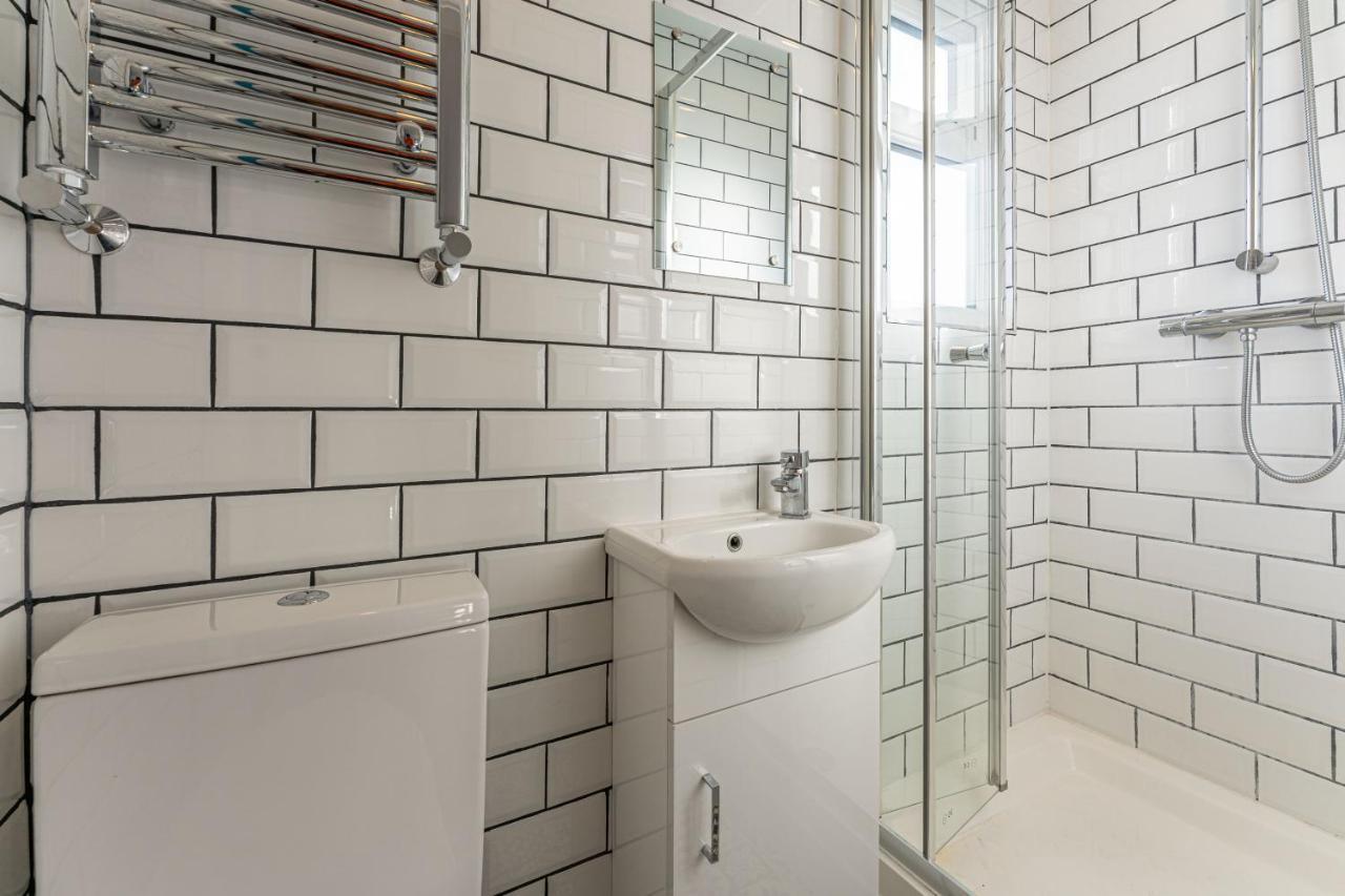 Stylish 5-Bed Home, Each With En-Suite And Own Tv Coventry Exterior foto