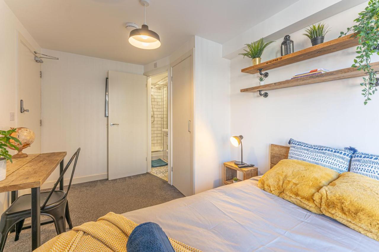 Stylish 5-Bed Home, Each With En-Suite And Own Tv Coventry Exterior foto