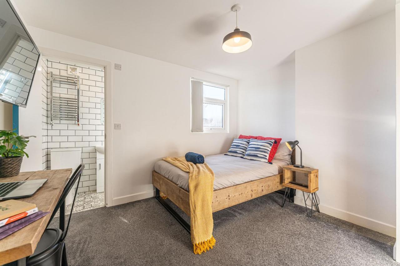 Stylish 5-Bed Home, Each With En-Suite And Own Tv Coventry Exterior foto