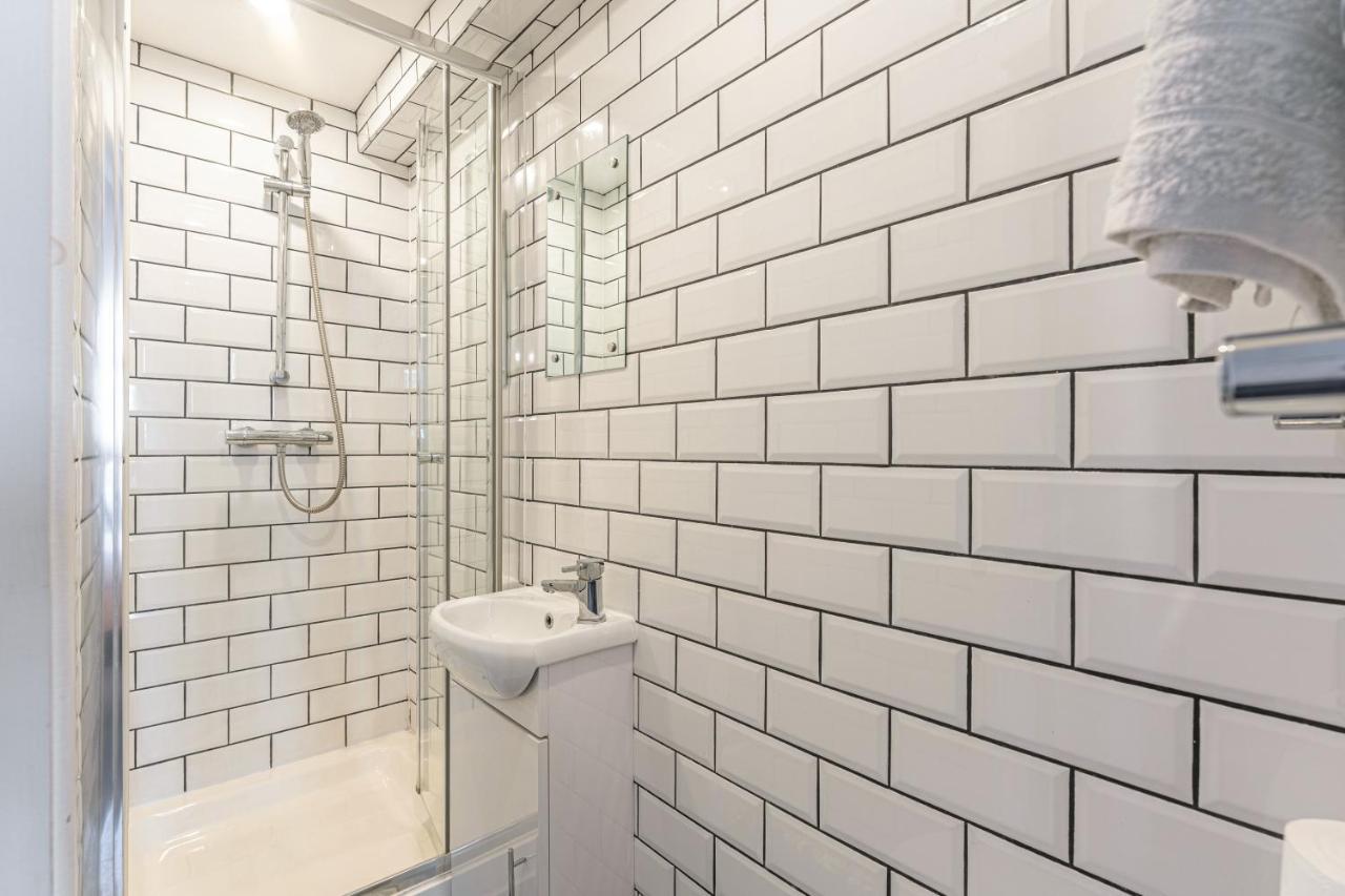 Stylish 5-Bed Home, Each With En-Suite And Own Tv Coventry Exterior foto