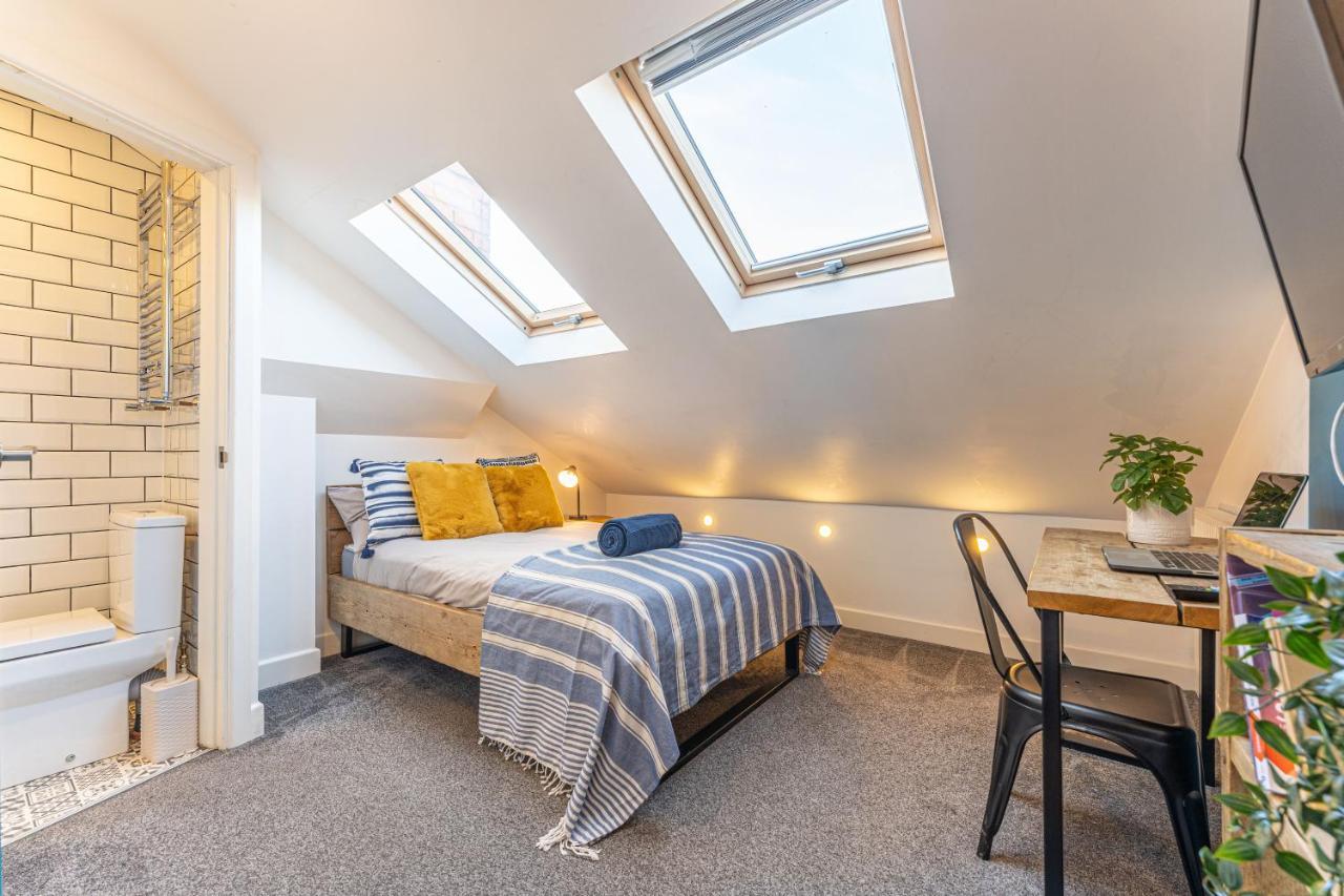 Stylish 5-Bed Home, Each With En-Suite And Own Tv Coventry Exterior foto