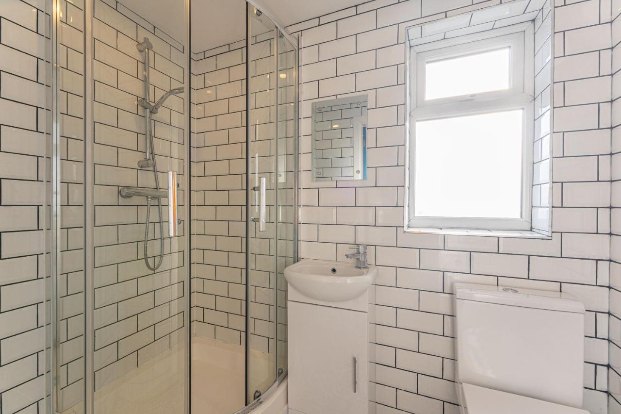 Stylish 5-Bed Home, Each With En-Suite And Own Tv Coventry Exterior foto